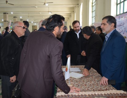 میز ارتباطات مردمی شرکت توزیع برق استان کرمانشاه در حاشیه نماز جمعه  برگزار شد