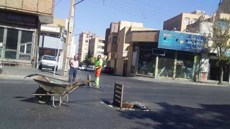 پاکسازی کانال‌های شهر توسط نیرو‌های خدمات شهری شهرداری کرمانشاه