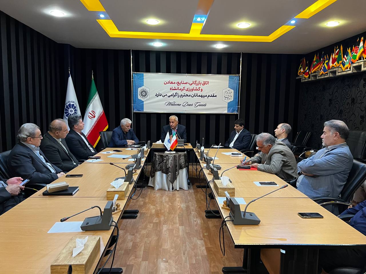 دولت همت خود را بر کاهش فراز و نشیب‌های “ارز” بگذارد/تدوین بسته رشد تولید در کرمانشاه