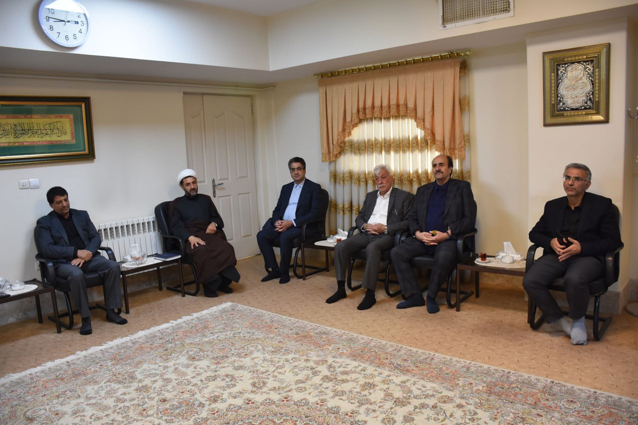 آیت الله علما پدر معنوی و محور وفاق و همدلی در استان کرمانشاه