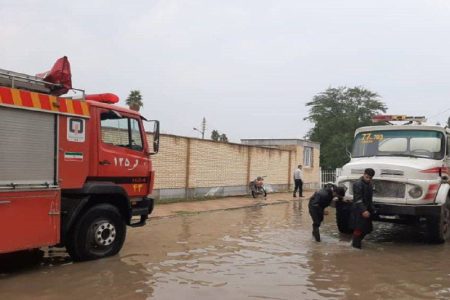 رفع آبگرفتگی ۲۱ مورد اماکن و منازل در کرمانشاه/۳۵ خودرو گرفتار شده از آب رها سازی شد