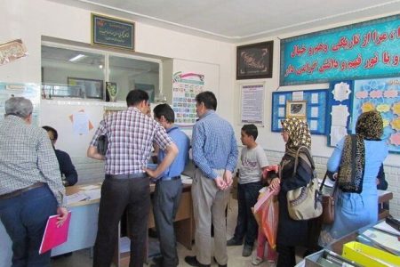 به شکایات خانواده‌ها از ثبت‌نام دانش‌آموزان در مدارس استان فورا رسیدگی می‌شود