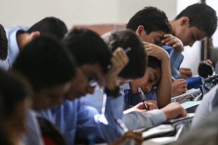 یکی از ضعف‌های نظام آموزشی انتخاب رشته پایه نهم است