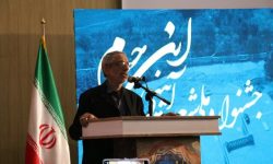 محوری ترین موضوع در هفته وحدت شناخت امیرالمومنین(ع) است/آموزش و نقد گمشده شعر امروز است
