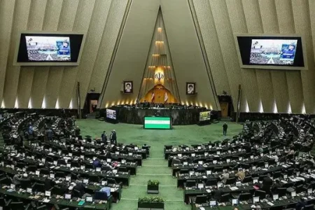 نمایندگان مجلس از حق و حقوق ایثارگران دفاع کنند؛ تبدیل وضعیت ایثارگران، نه امتیاز که حق آنان است