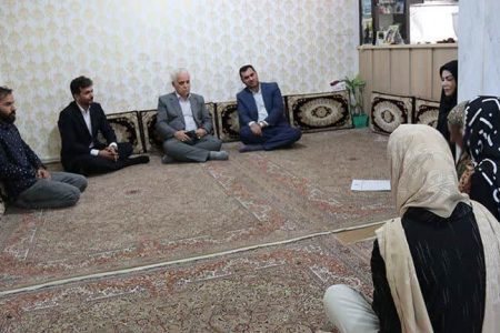 سرکشی رییس سازمان بسیج حقوق دانان کشور از خانواده زندانیان در سنندج