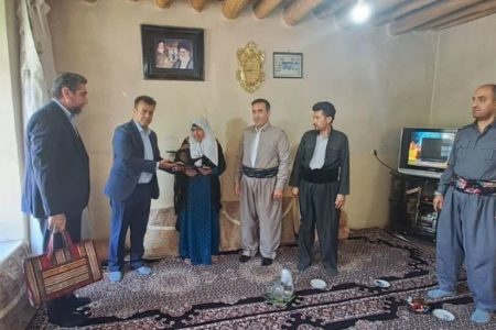 دیدار مسئول امور ایثارگران برق منطقه‌ای غرب و رئیس بنیاد شهید جوانرود با خانواده معظم شهدا