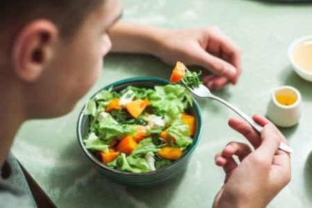 آیا مصرف میوه و سبزیجات در نوجوانان باید محدود شود؟ پاسخ: خیر