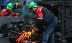 بی‌تعهدی صنایع انرژی‌بر در ساخت نیروگاه؛ عامل تشدید ناترازی برق کشور