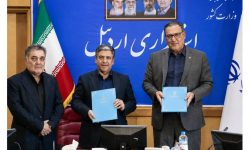 دکتر محسن ضیائی، مدیرعامل صندوق کارآفرینی امید، تفاهمنامه یک همتی توسعه تولید و اشتغال استان اردبیل را امضا کرد